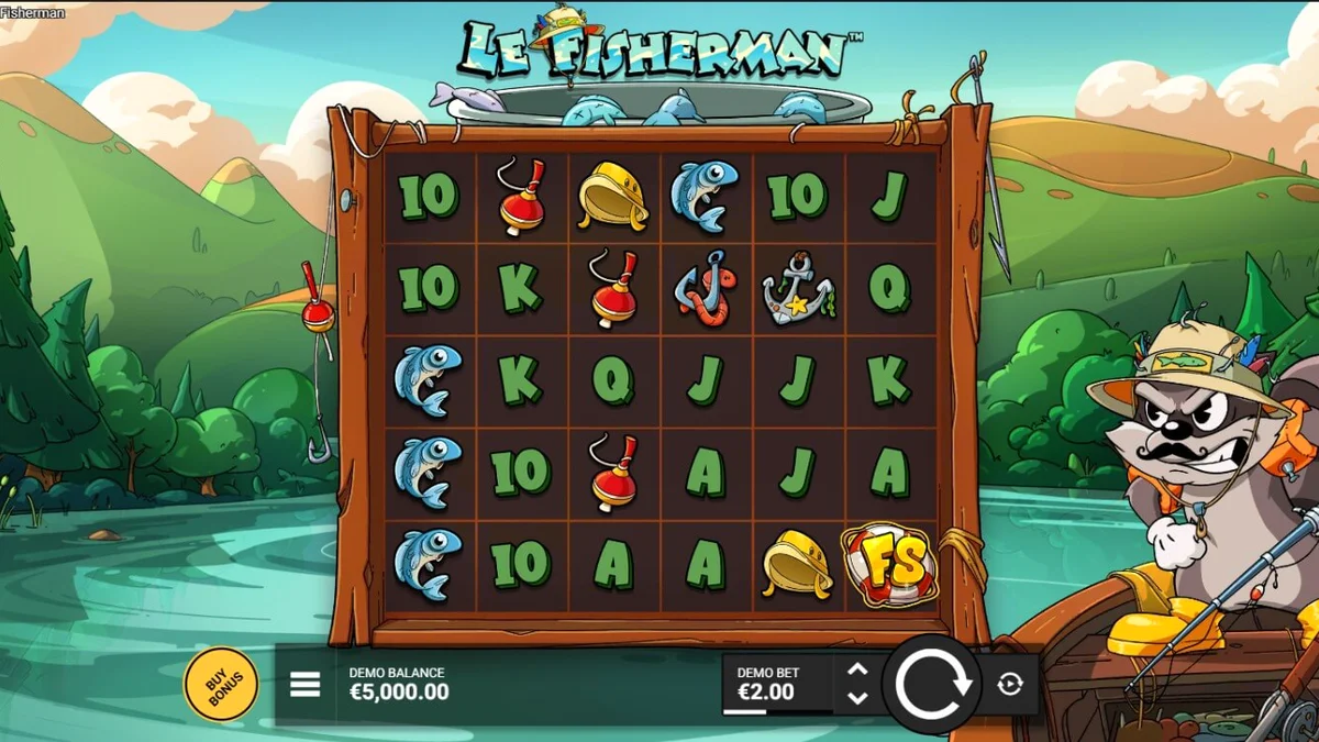 Smokey si rakun sedang memancing dalam slot Le Fisherman